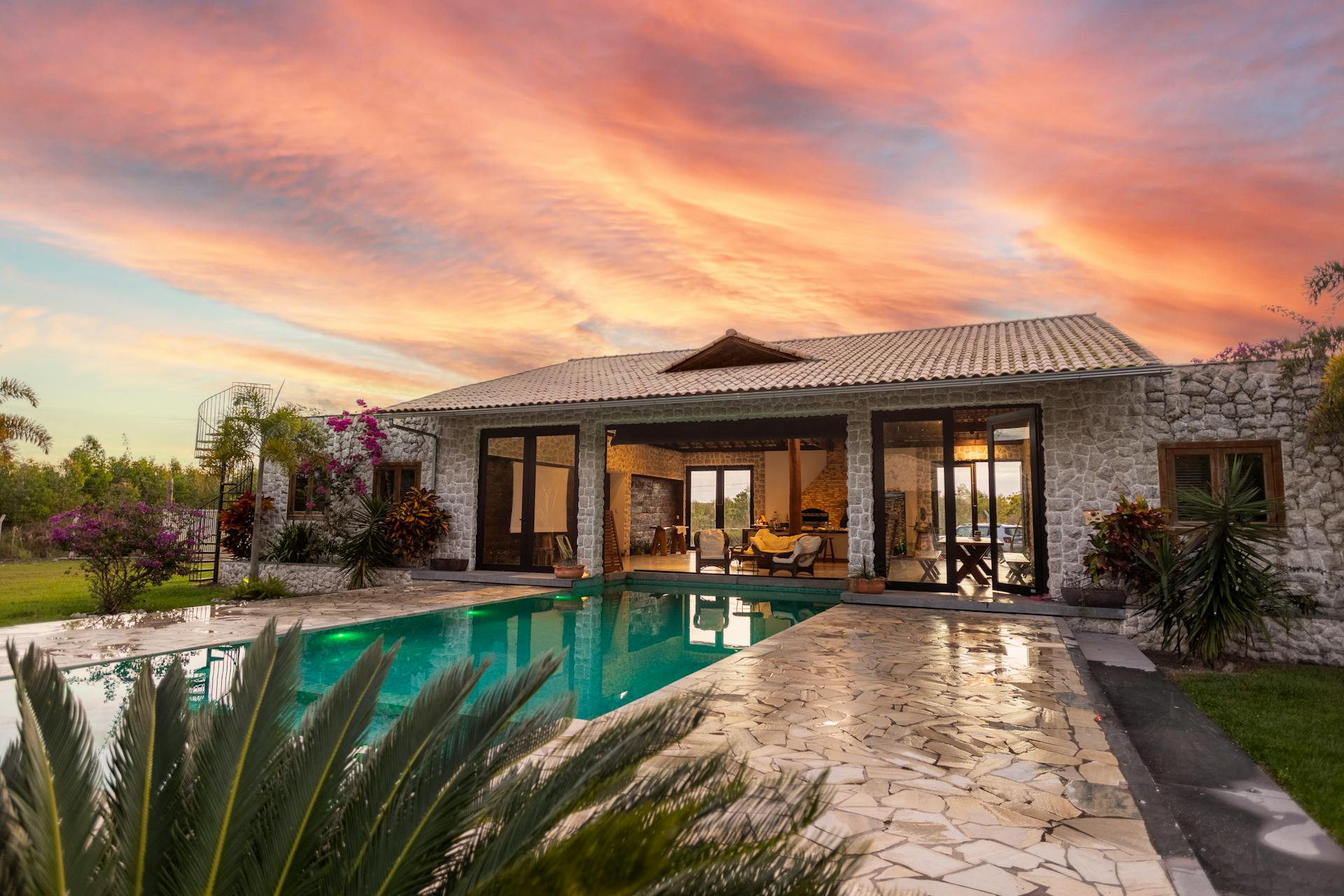 Hotels vs. Villas in Goa
